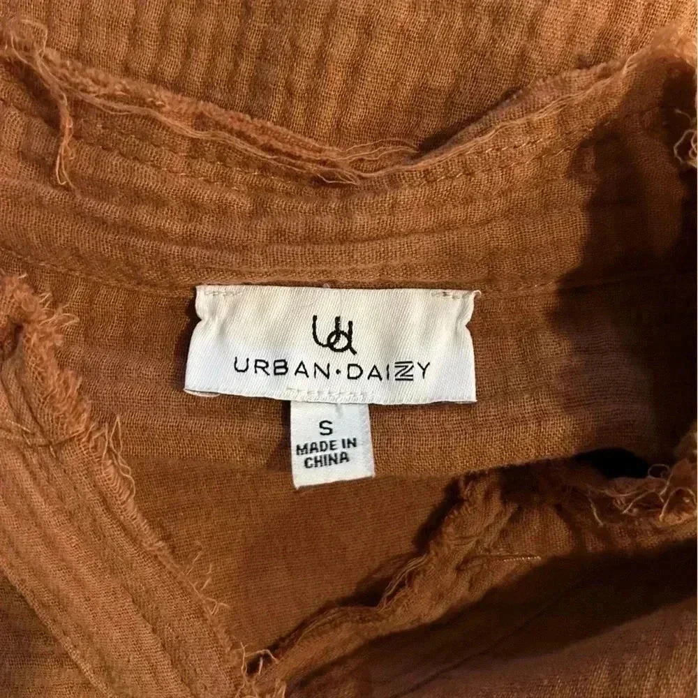 Urban Daizy Button Up - Picture 4 of 8